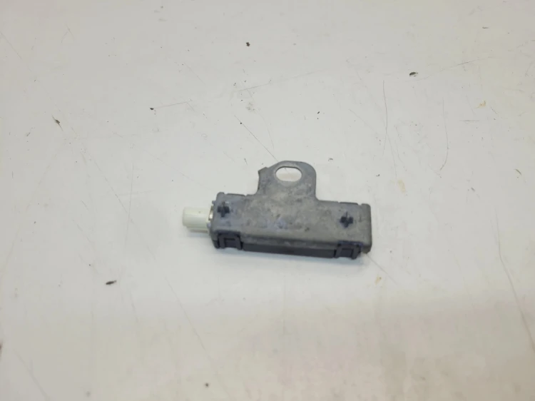ANTENA WZMACNIACZ ANTENOWY AUDI A5 8T CABRIO 8F0035225J