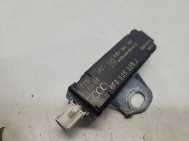 ANTENA WZMACNIACZ ANTENOWY AUDI A5 8T CABRIO 8F0035225J