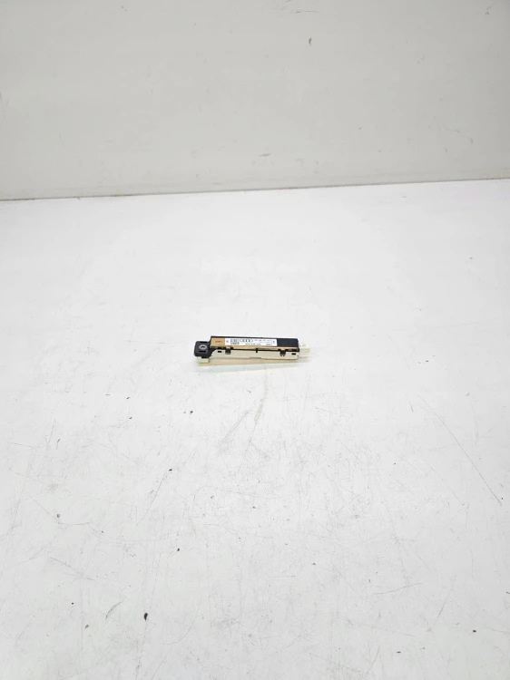 WZMACNIACZ ANTENOWY AUDI A3 8V 8V5035225