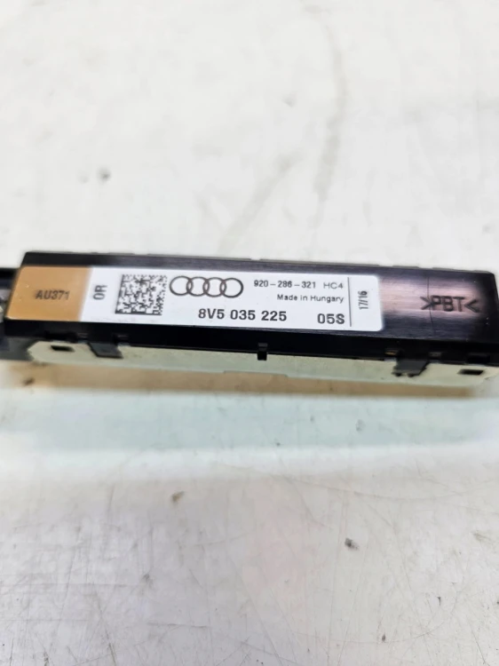 WZMACNIACZ ANTENOWY AUDI A3 8V 8V5035225