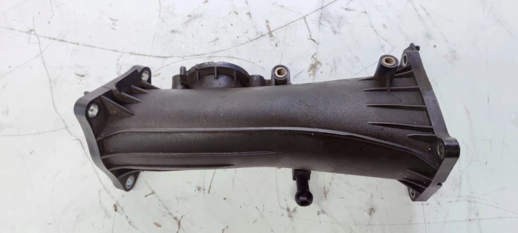 RURA KOLEKTORA SSĄCEGO AUDI A6 A8 059145762AB