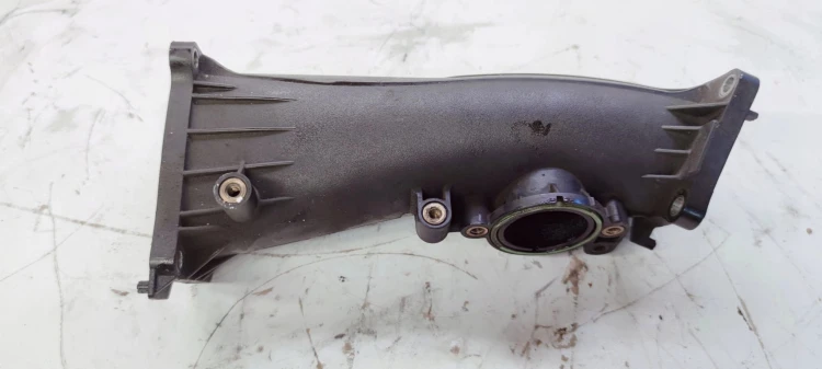 RURA KOLEKTORA SSĄCEGO AUDI A6 A8 059145762AB