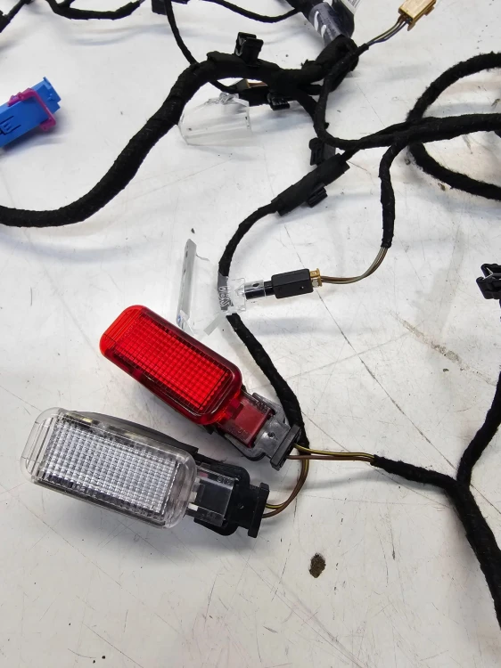 WIĄZKA WIĄZKI BOCZKÓW AMBIENTE KOMPLET AUDI Q5 8R 8R0971035BB