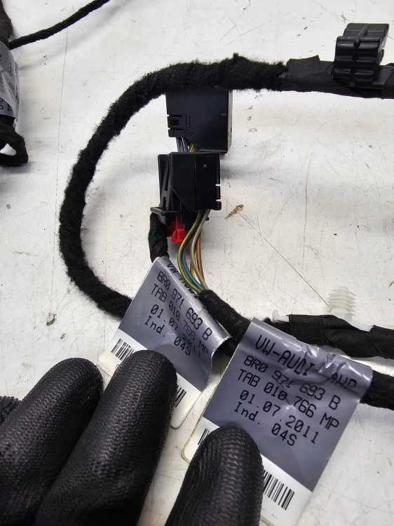 WIĄZKA WIĄZKI BOCZKÓW AMBIENTE KOMPLET AUDI Q5 8R 8R0971035BB