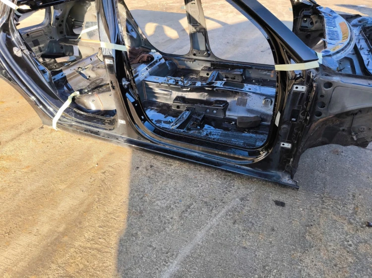 ĆWIARTKA PRÓG CAŁY SŁUPEK A SŁUBEK B AUDI A3 8V SEDAN PRAWA STRONA ORYGINAŁ