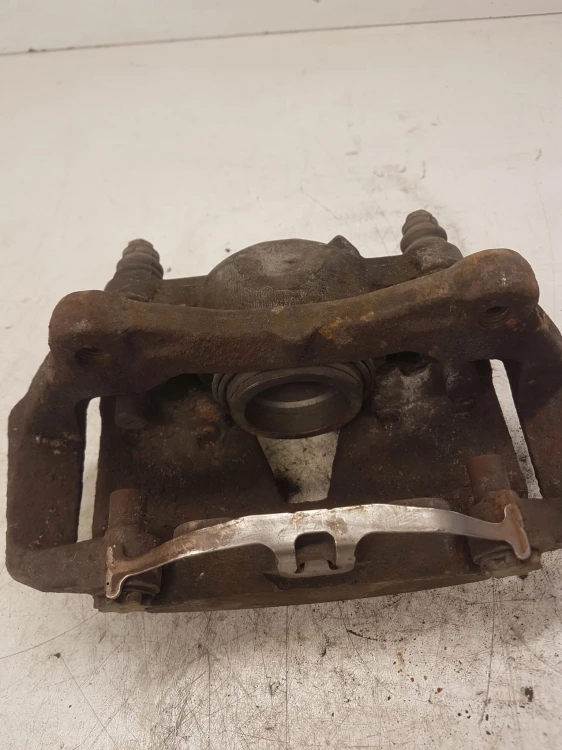 ZACISK HAMULCOWY LEWY PRZÓD AUDI Q5 A5 8R0105E