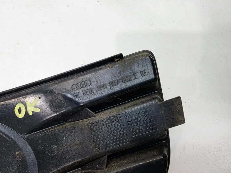 KRATKA ATRAPA ZDERZAKA PRAWY PRZÓD AUDI A3 8P 8P0807682E