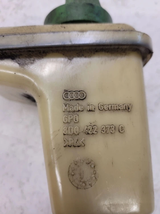 ZBIORNIK PŁYNU WSPOMAGANIA AUDI VW SEAT 4D0422373C
