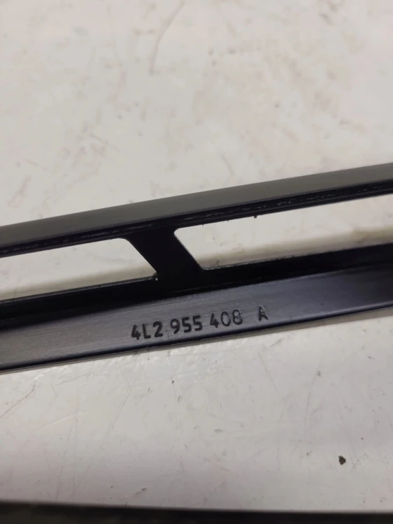 RAMIĘ WYCIERACZKI PRAWE AUDI Q7 4L 4L2955408A UK
