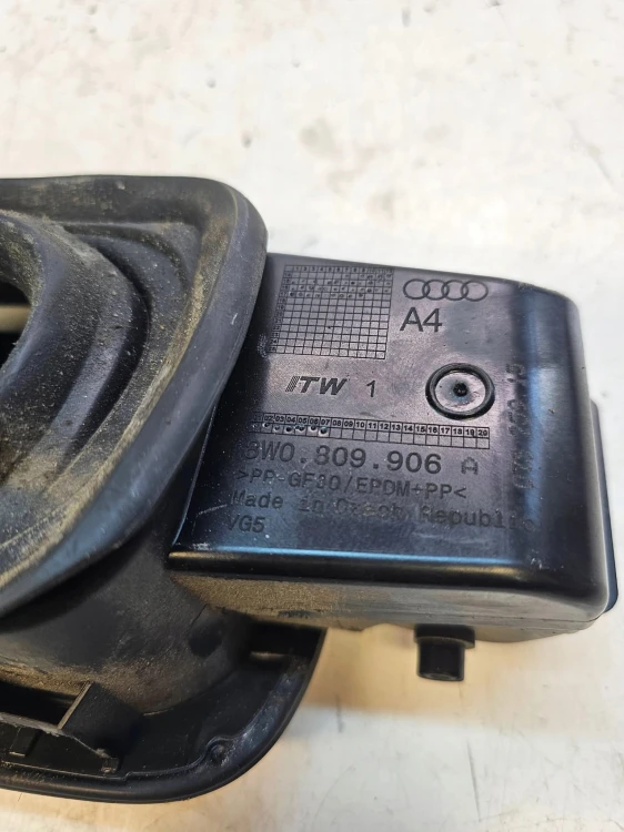 KLAPKA WLEWU PALIWA AUDI A4 B9 8W0809906A LS9R