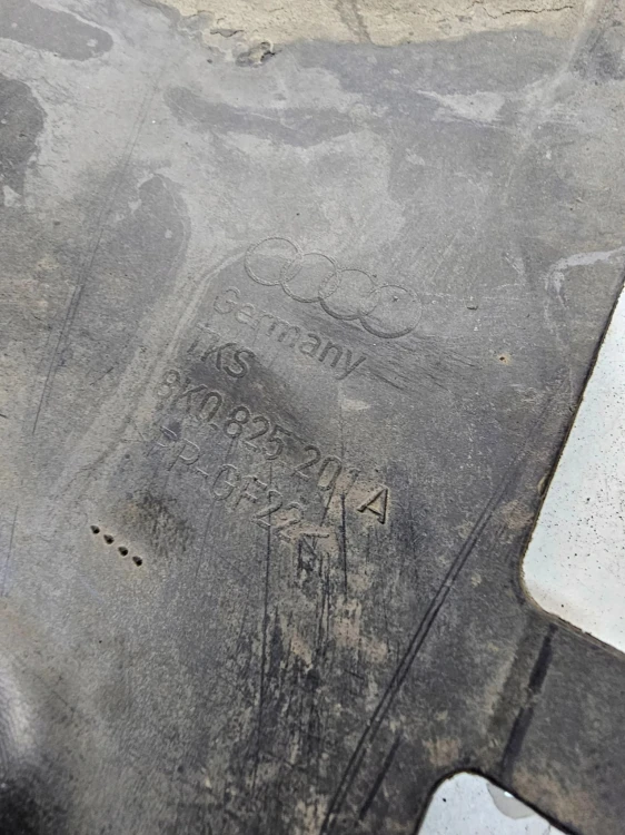 OSŁONA PŁYTA PODWOZIA LEWA AUDI A4 B8 8K0825201A
