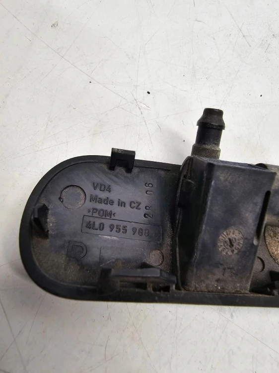 DYSZA SPRYSKIWACZA PRAWA AUDI Q7 4L 4L0955988C