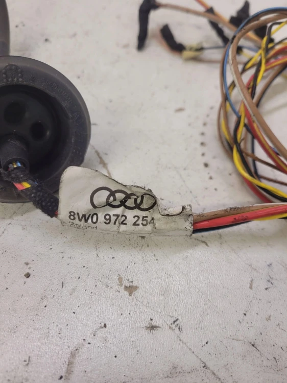 WIĄZKA ZACISKU PRAWY TYŁ AUDI A4 B9 A5 8W0972254
