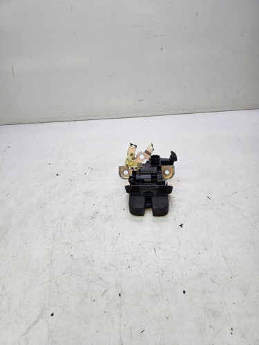 ZAMEK KLAPY TYŁ AUDI A3 A4 A6 C7 4H0827505A