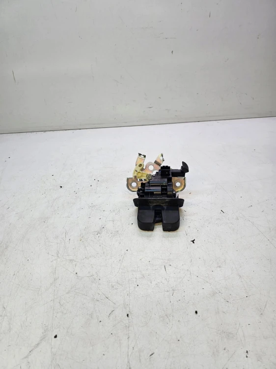 ZAMEK KLAPY TYŁ AUDI A3 A4 A6 C7 4H0827505A