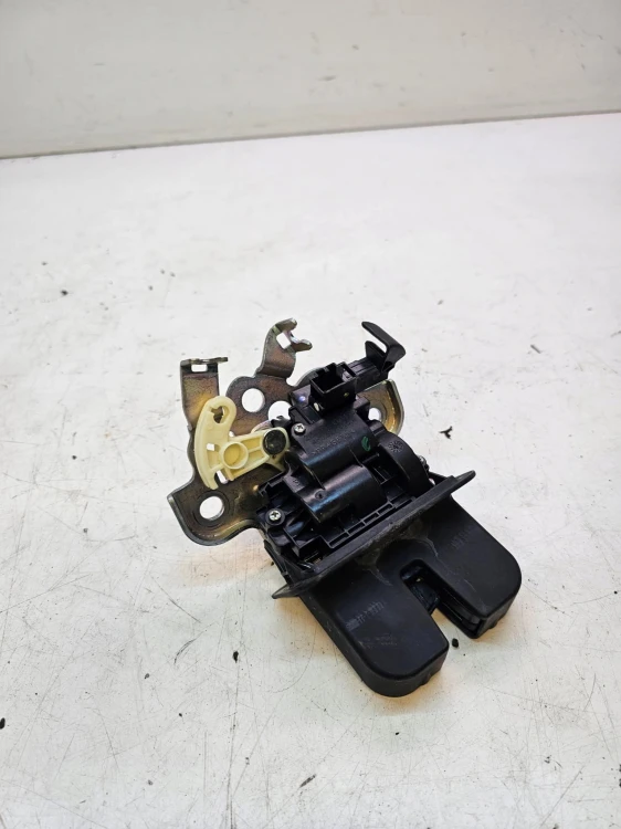 ZAMEK KLAPY TYŁ AUDI A3 A4 A6 C7 4H0827505A