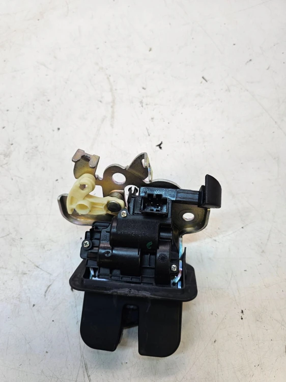 ZAMEK KLAPY TYŁ AUDI A3 A4 A6 C7 4H0827505A