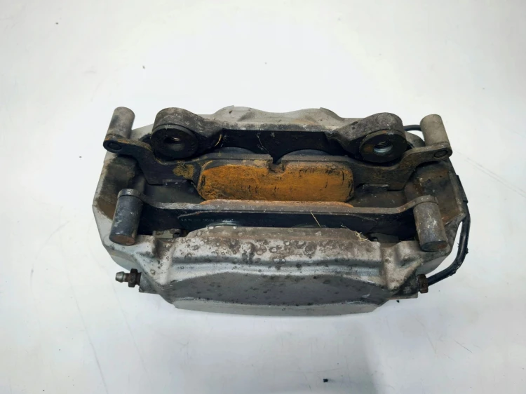 ZACISK HAMULCOWY PRAWY PRZÓD AUDI A4 B9 A5 8W 8W06DD 974