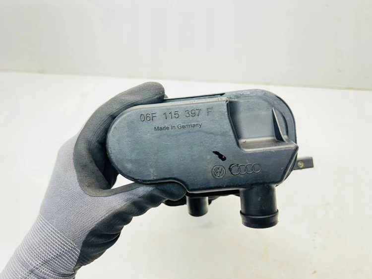 OBUDOWA FILTRA OLEJU AUDI 2.0 TFSI 06F115397F