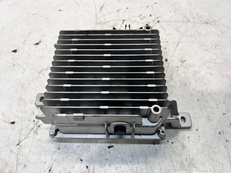 PRZETWORNICA NAPIĘCIA AUDI A3 8Y 5QS959682D
