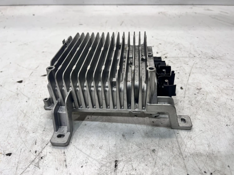 PRZETWORNICA NAPIĘCIA AUDI A3 8Y 5QS959682D