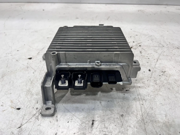 PRZETWORNICA NAPIĘCIA AUDI A3 8Y 5QS959682D
