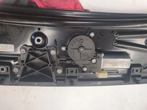 WIATROŁAP SIATKA AUDI TT 8J 8J7862953A