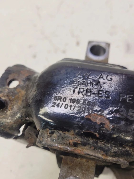 ŁAPA PODUSZKA SILNIKA AUDI A1 VW SEAT 6R0199555