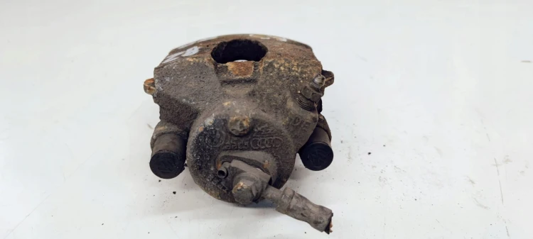 ZACISK HAMULCOWY PRAWY PRZÓD AUDI A3 8P VW SEAT 82