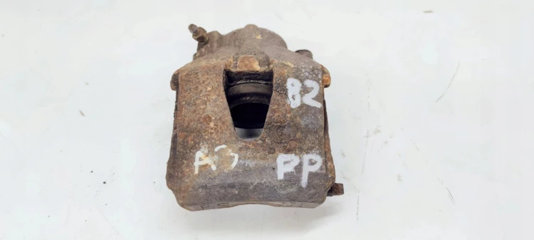 ZACISK HAMULCOWY PRAWY PRZÓD AUDI A3 8P VW SEAT 82