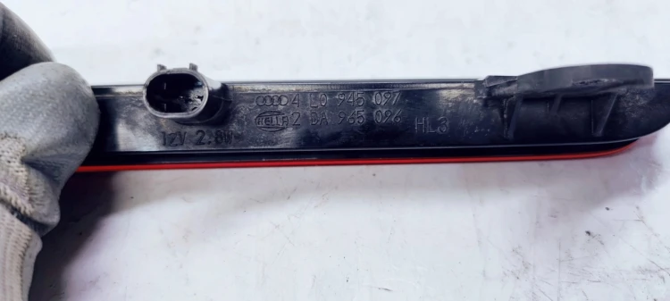 ŚWIATŁO STOP STOPU AUDI Q7 4L 4L0945097
