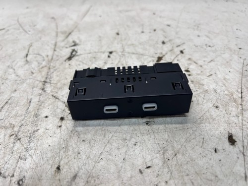GNIAZDO PORT USB TYP C AUDI A3 8Y 8Y0035736