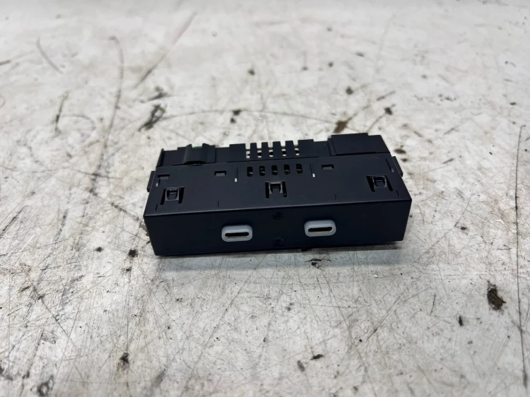 GNIAZDO PORT USB TYP C AUDI A3 8Y 8Y0035736