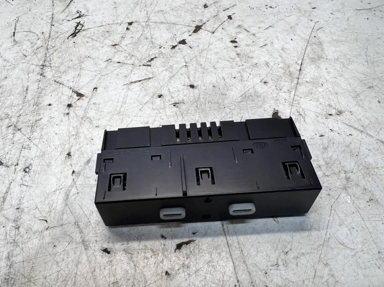 GNIAZDO PORT USB TYP C AUDI A3 8Y 8Y0035736
