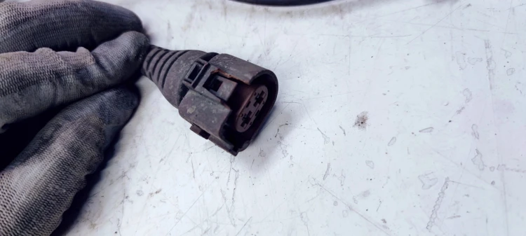 WIĄZKA ZACISKU LEWY TYŁ AUDI A6 C6 4F0972253AE