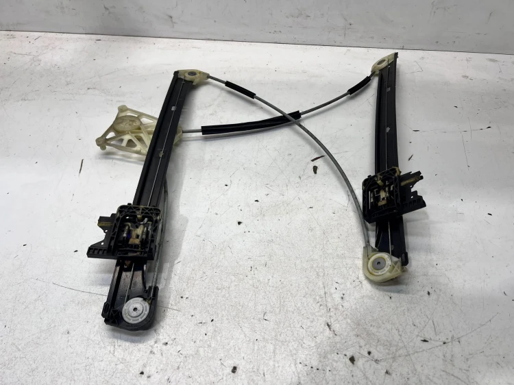 MECHANIZM PODNOSZENIA SZYBY LEWY PRZÓD AUDI 4M0837461A