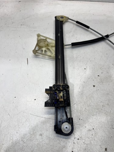 MECHANIZM PODNOSZENIA SZYBY LEWY PRZÓD AUDI 4M0837461A