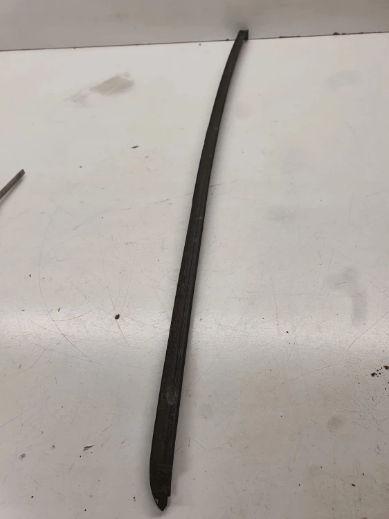 LISTWA SZYBY CZOŁOWEJ AUDI A3 8P PRAWA 8P0854328B