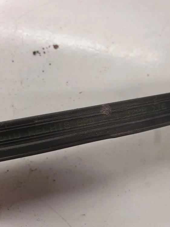 LISTWA SZYBY CZOŁOWEJ AUDI A3 8P PRAWA 8P0854328B