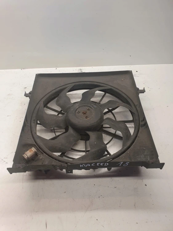WENTYLATORY +OBUDOWA KIA CEED 2.0 CRDI