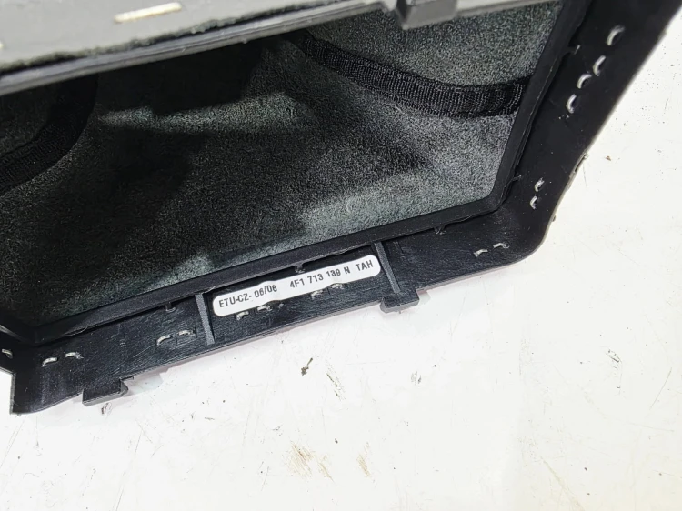 MIESZEK GAŁKA ZMIANY POZYCJI BIEGÓW AUDI A6 C6 AUTOMAT 4F1713139N TAH