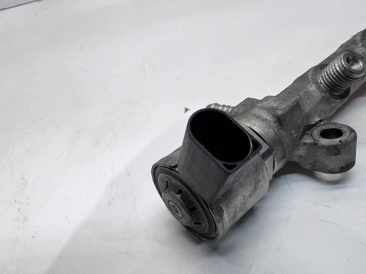 LISTWA WTRYSKOWA AUDI VOLKSWAGEN SEAT SKODA 2.0 TDI 04L130089G
