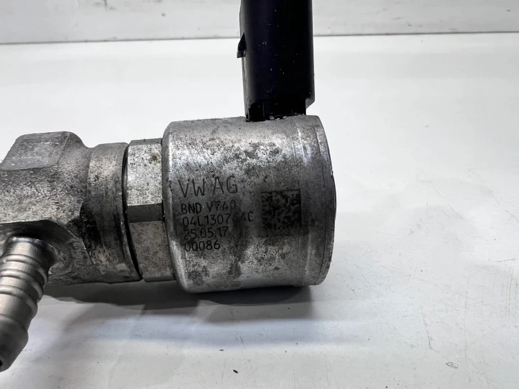 LISTWA WTRYSKOWA AUDI VOLKSWAGEN SEAT SKODA 2.0 TDI 04L130089G
