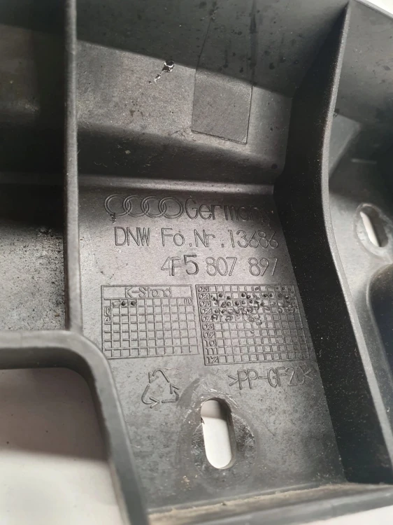 ŚLIZG ZDERZAKA LEWY TYŁ AUDI A6 C6 4F5807897