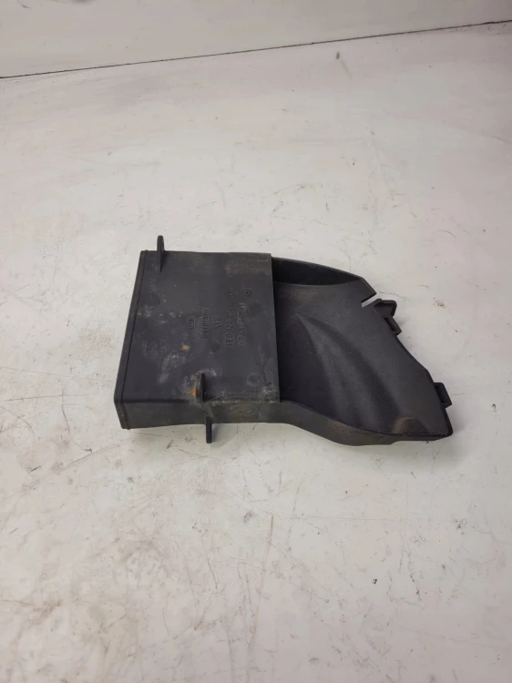 KANAŁ WLOT POWIETRZA PRAWA AUDI A8 D3 4E0129618Q