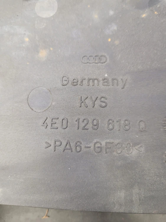 KANAŁ WLOT POWIETRZA PRAWA AUDI A8 D3 4E0129618Q