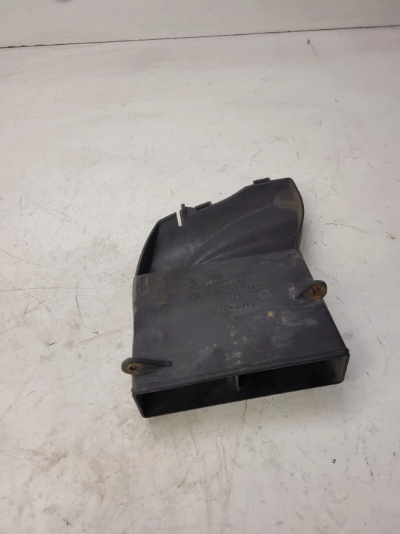 KANAŁ WLOT POWIETRZA PRAWA AUDI A8 D3 4E0129618Q