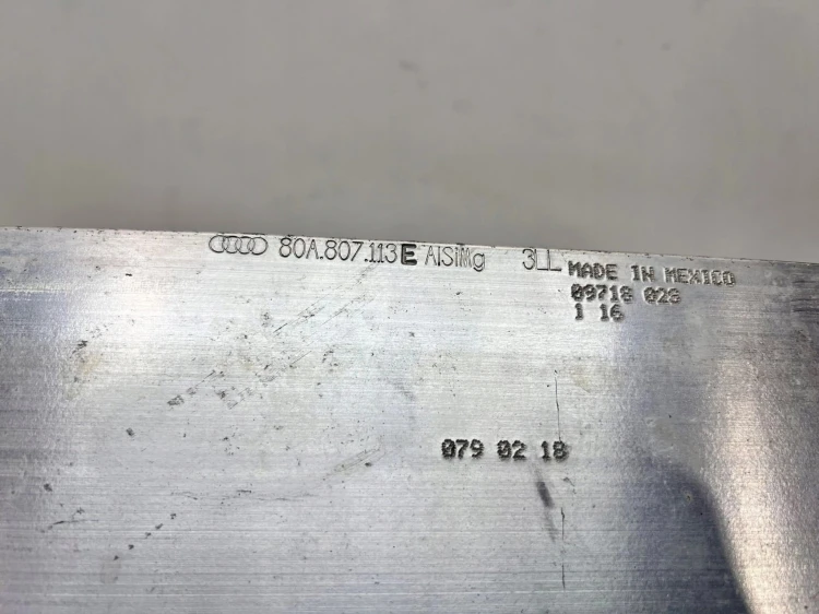 BELKA POD ZDERZAK PRZÓD AUDI Q5 FY 80A807113E USZKODZONA
