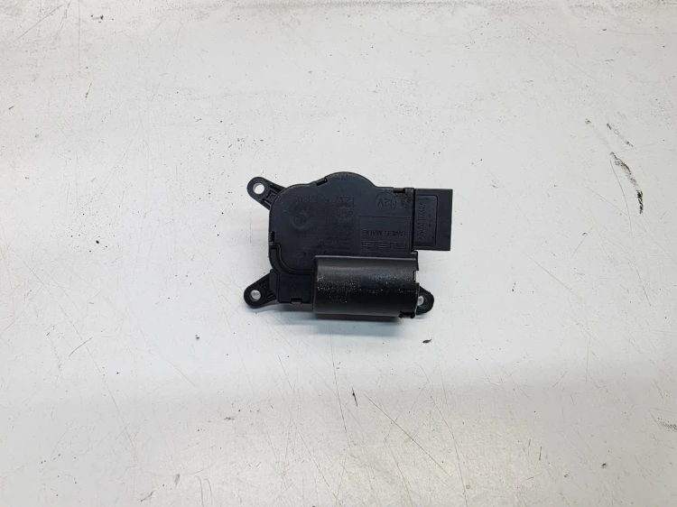 SILNICZEK NAGRZEWNICY AUDI Q7 4L 7L0907511AE