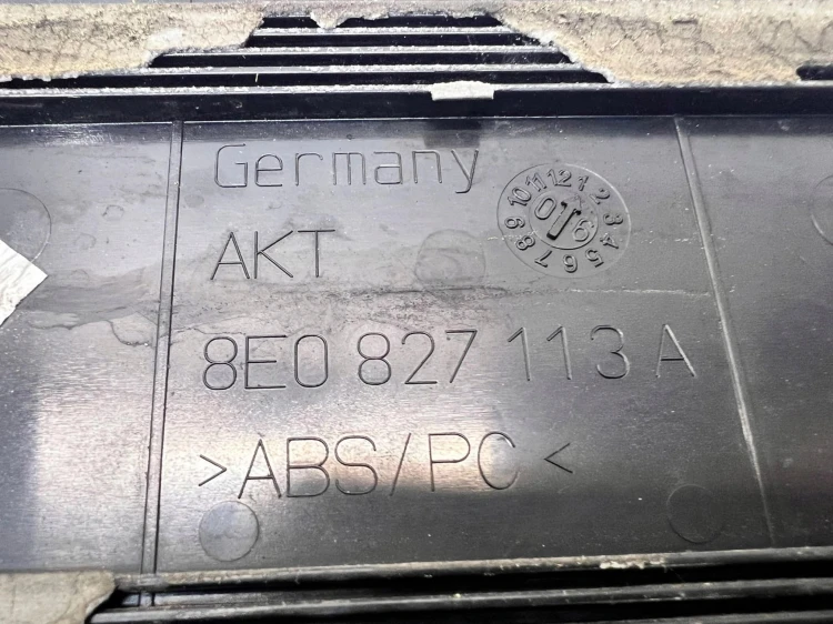 RAMKA TABLICY REJESTRACYJNEJ AUDI A3 A4 8E0827113